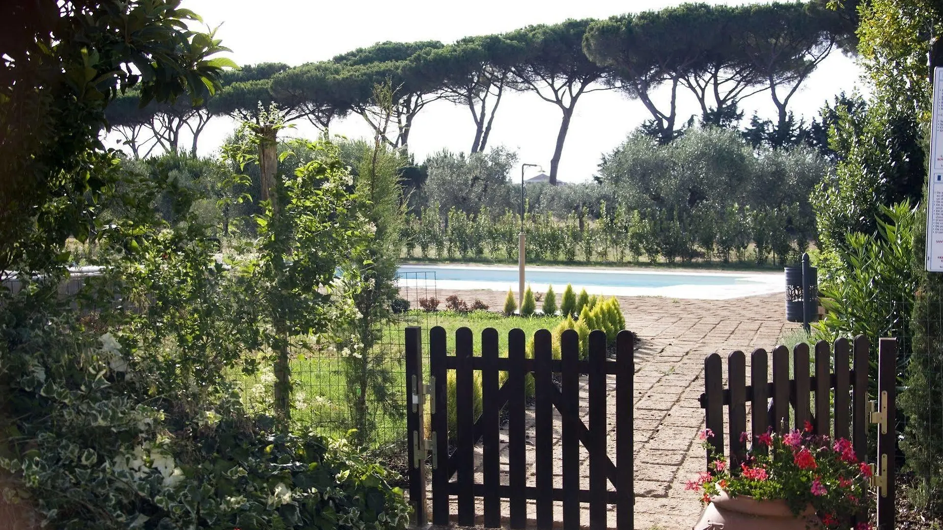 Отель Agriturismo La Pulledraia Альберезе 2*,